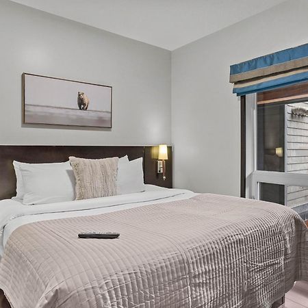 Outstanding Mountain Condo Waterslide And Hot Tub Managed By Little Sister Getaways Canmore Extérieur photo