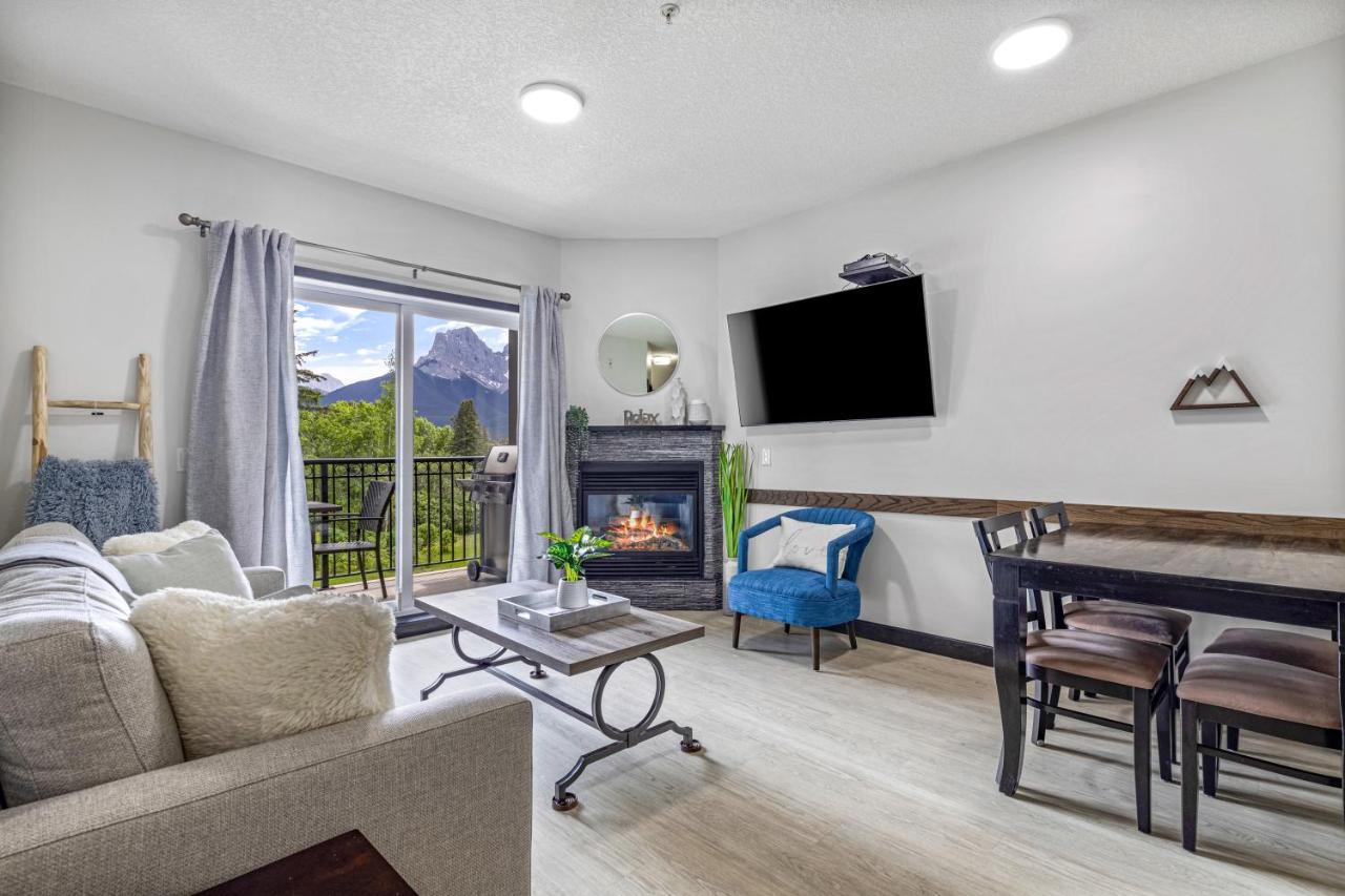 Outstanding Mountain Condo Waterslide And Hot Tub Managed By Little Sister Getaways Canmore Extérieur photo