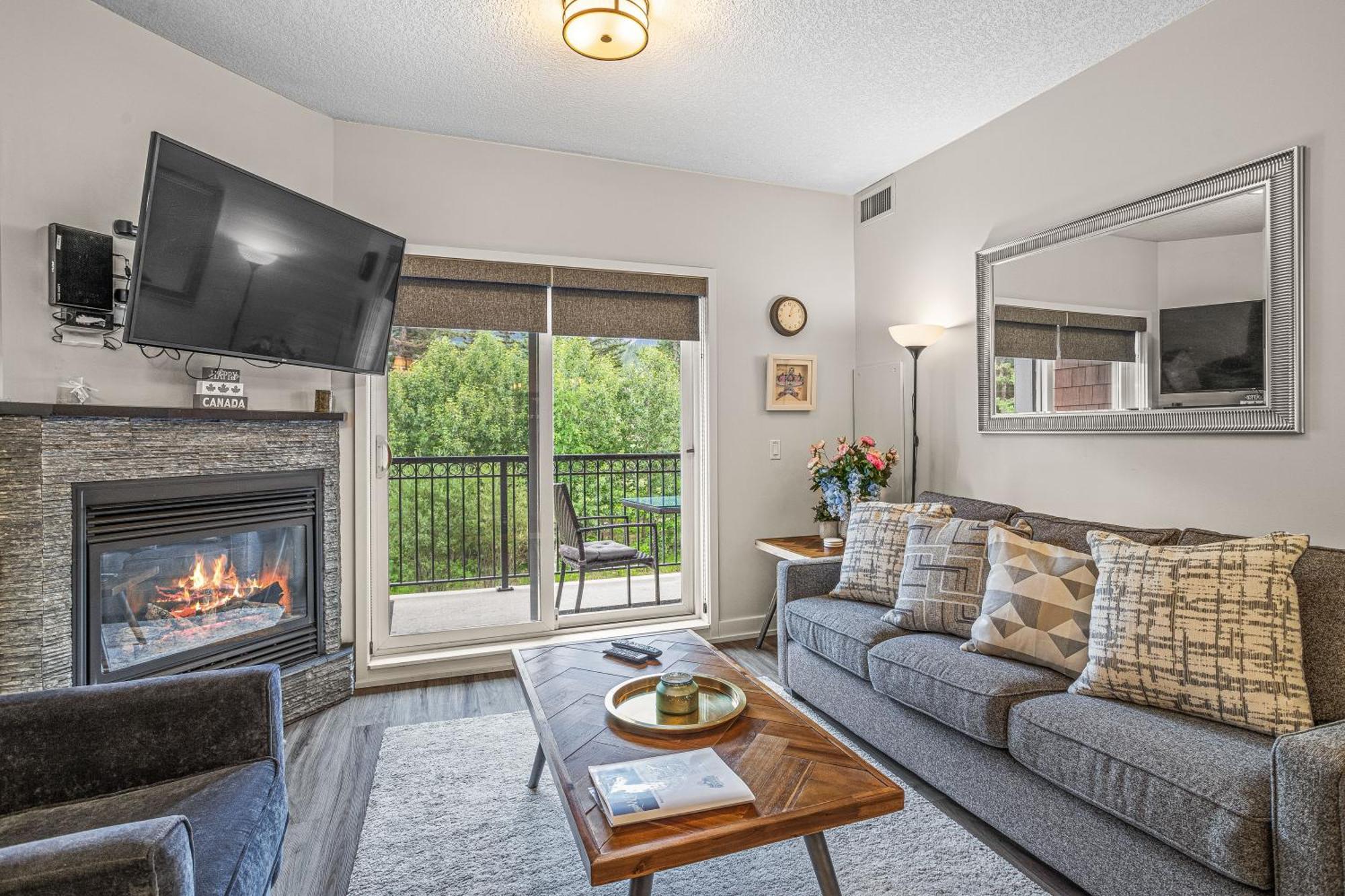 Outstanding Mountain Condo Waterslide And Hot Tub Managed By Little Sister Getaways Canmore Extérieur photo