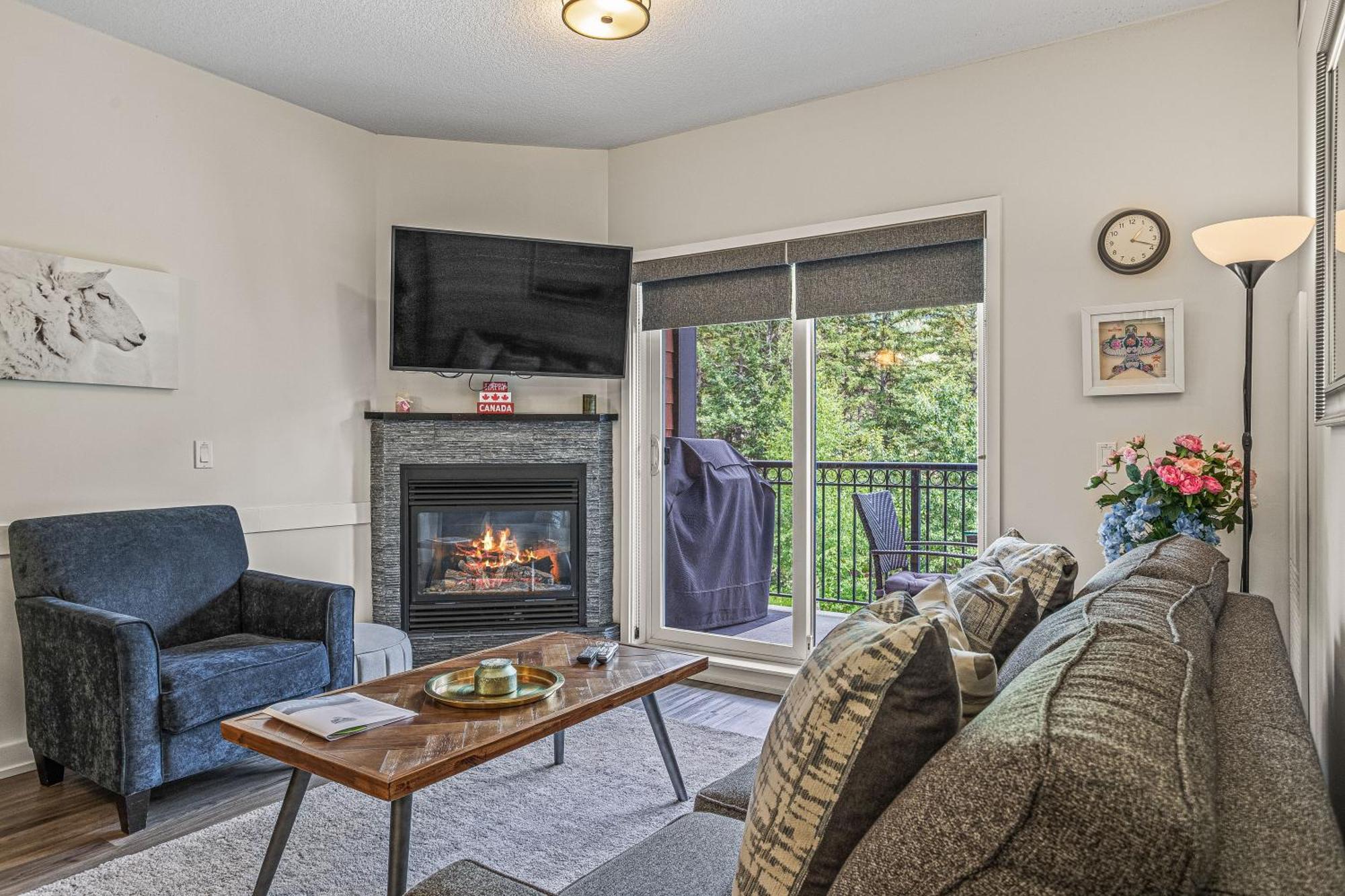 Outstanding Mountain Condo Waterslide And Hot Tub Managed By Little Sister Getaways Canmore Extérieur photo