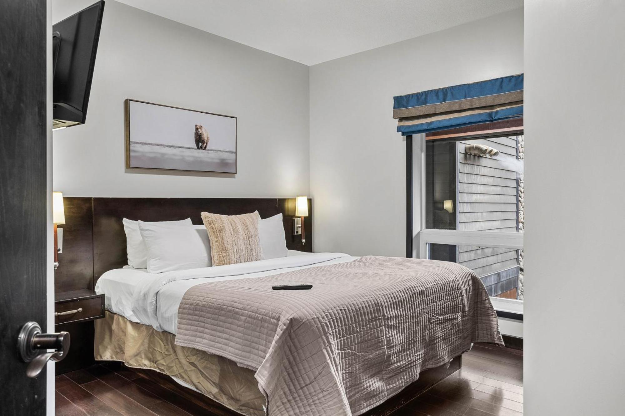 Outstanding Mountain Condo Waterslide And Hot Tub Managed By Little Sister Getaways Canmore Extérieur photo
