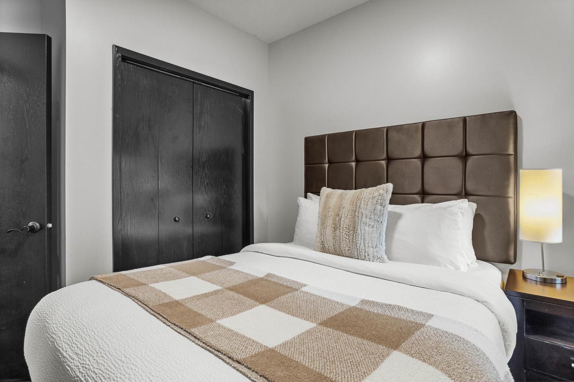 Outstanding Mountain Condo Waterslide And Hot Tub Managed By Little Sister Getaways Canmore Extérieur photo